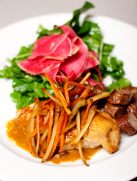 きんぴらサルシファイのせ塩麹ヨーグルト・マリネ・チキンとスイカ大根サラダ