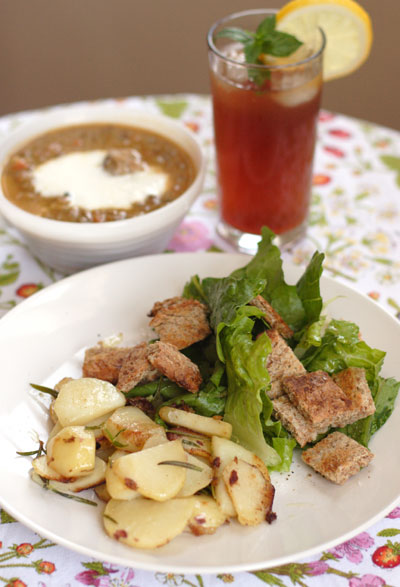 ローズマリー・ポテト＆レンズ豆のカレー風味スープ